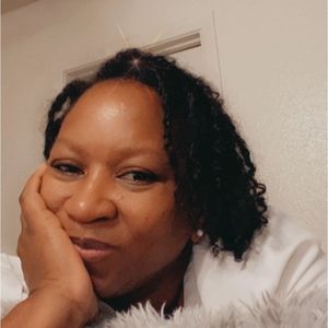 Meet your Posher, Cassandra